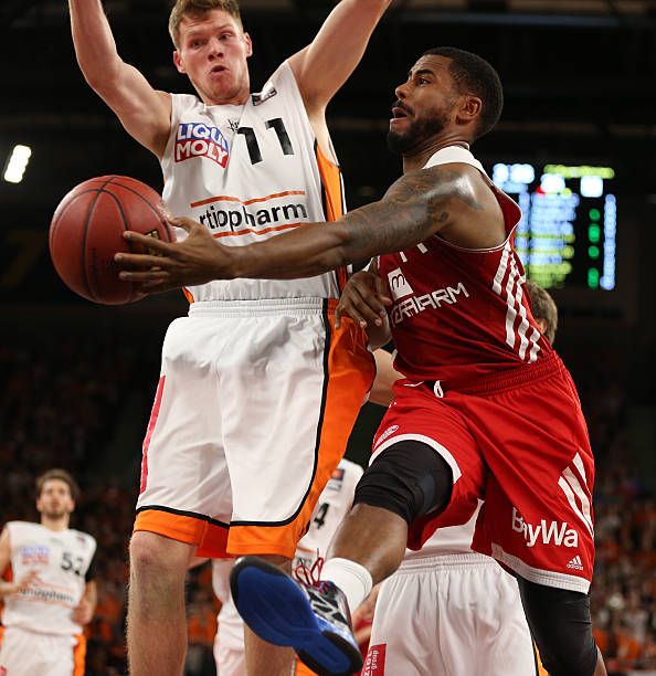 以及场上的 以及场上的